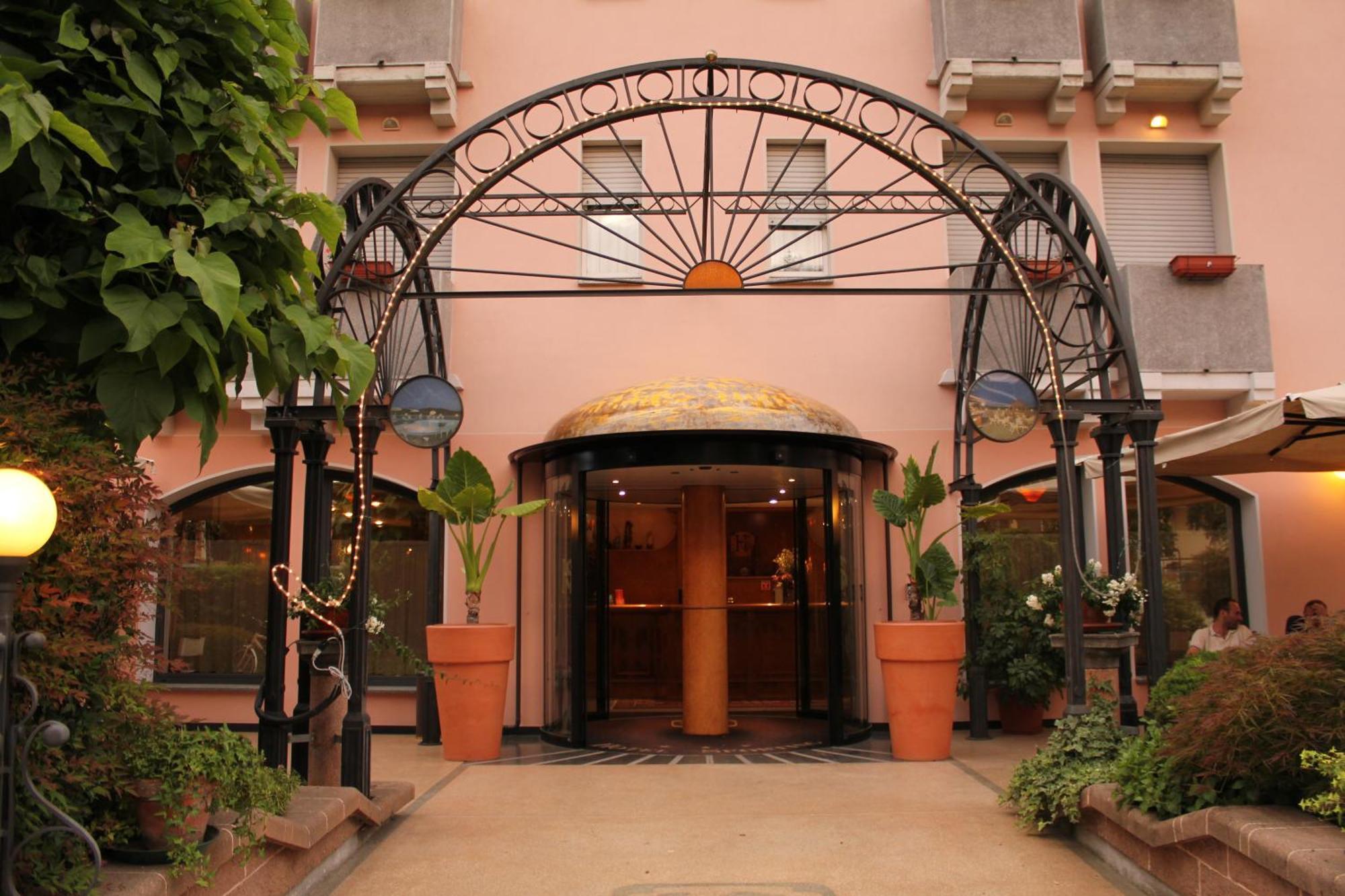 Hotel Sporting Tabiano Terme ภายนอก รูปภาพ